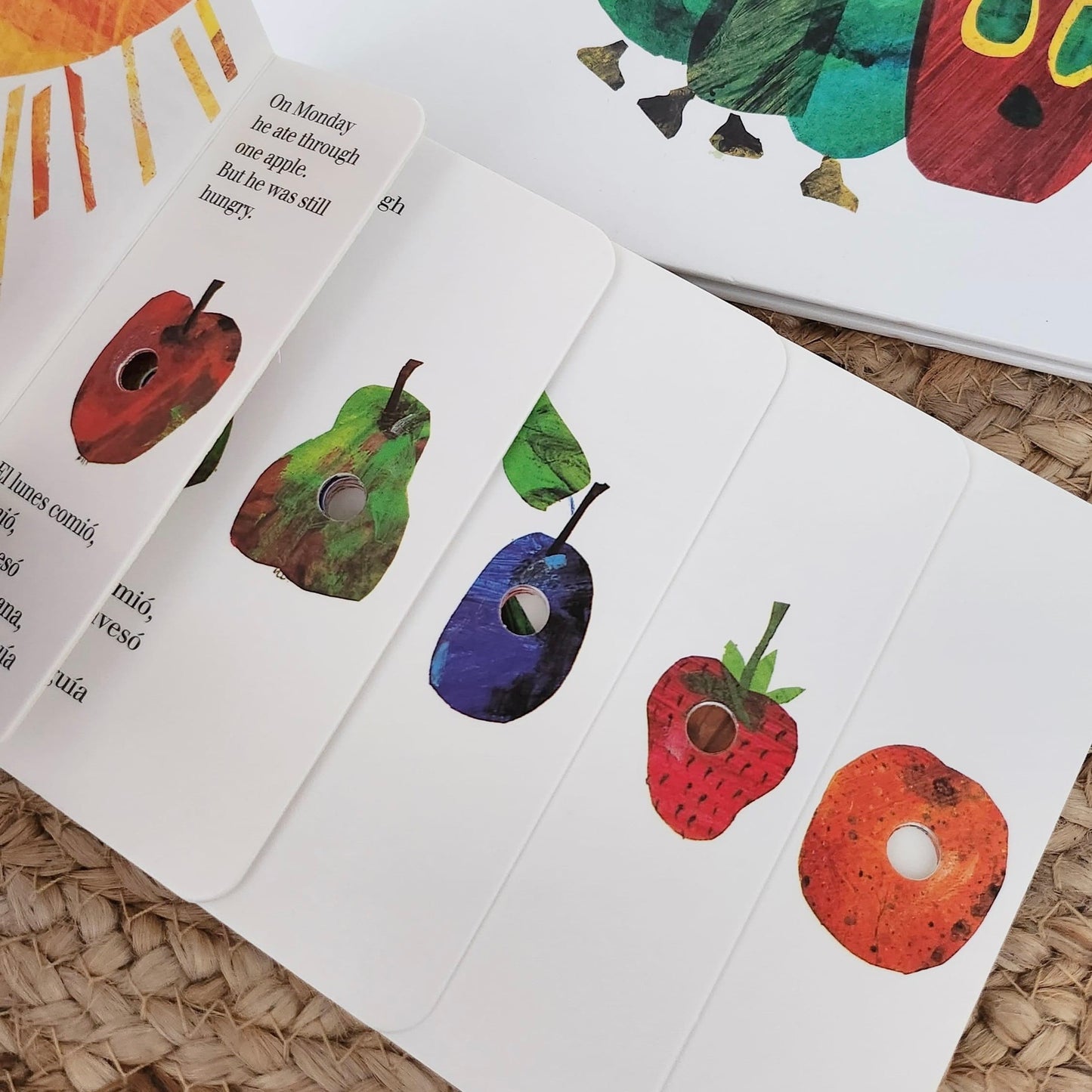 The very hungry caterpillar bilingual